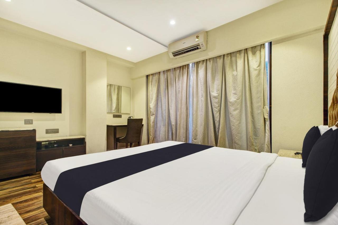 Oak Hotel Skydale Calangute Bagian luar foto